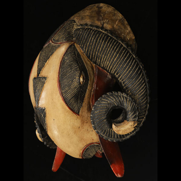 Baule Mask 107 Left Angle