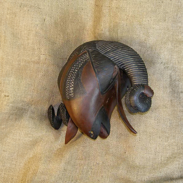 Baule Mask 66 Left Angle