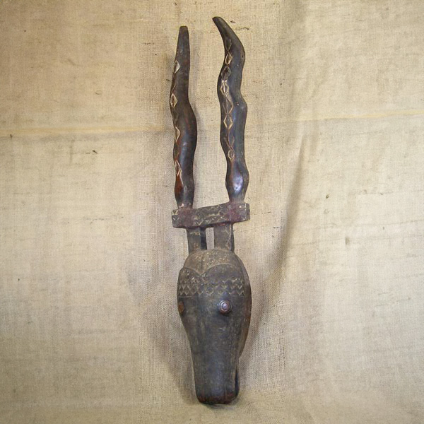 Baule Mask 37 Left Angle