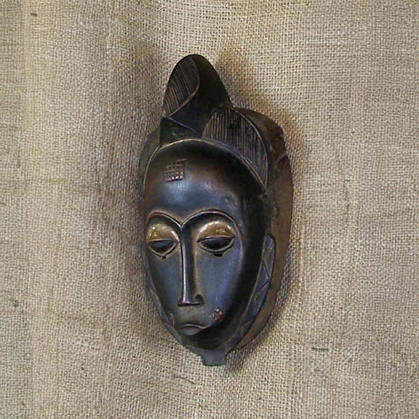Baule Mask 47 Left Angle