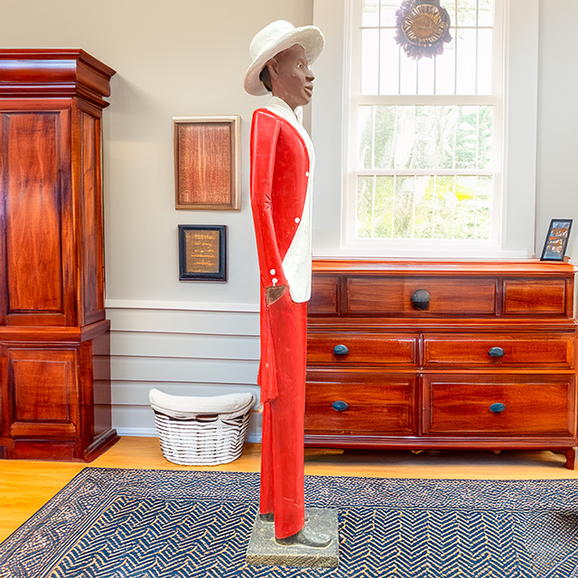 Baule colonial figure 133 Right Side