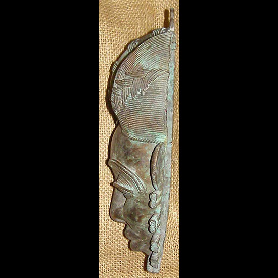 Baule Mask 17 Left Angle