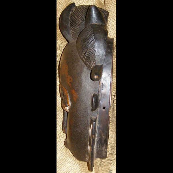 Baule Mask 12 Left Angle