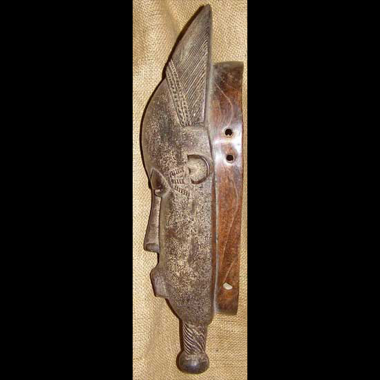 Baule Mask 16 Left Angle