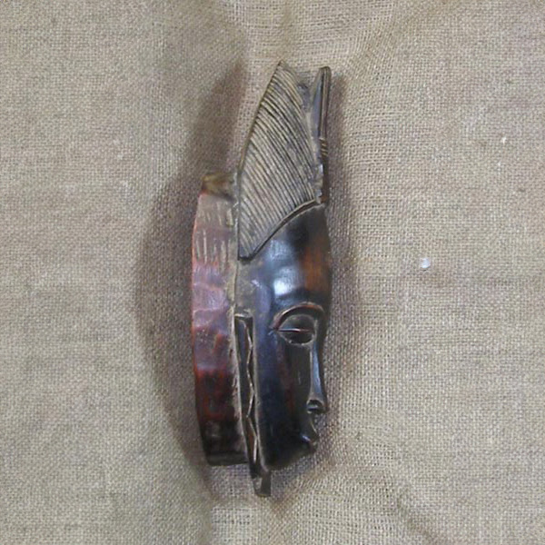 Baule Mask 24 Right Side