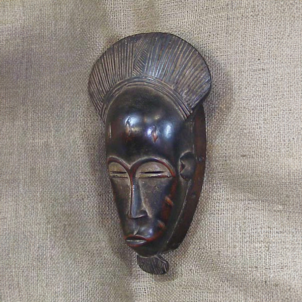 Baule Mask 26 Left Angle