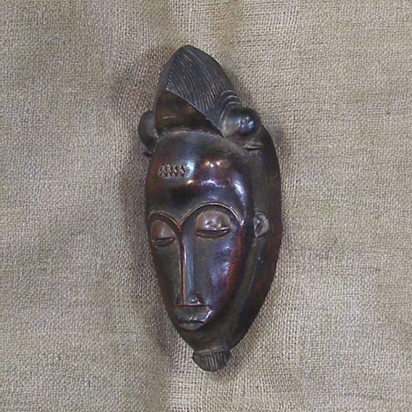 Baule Mask 27 Left Angle