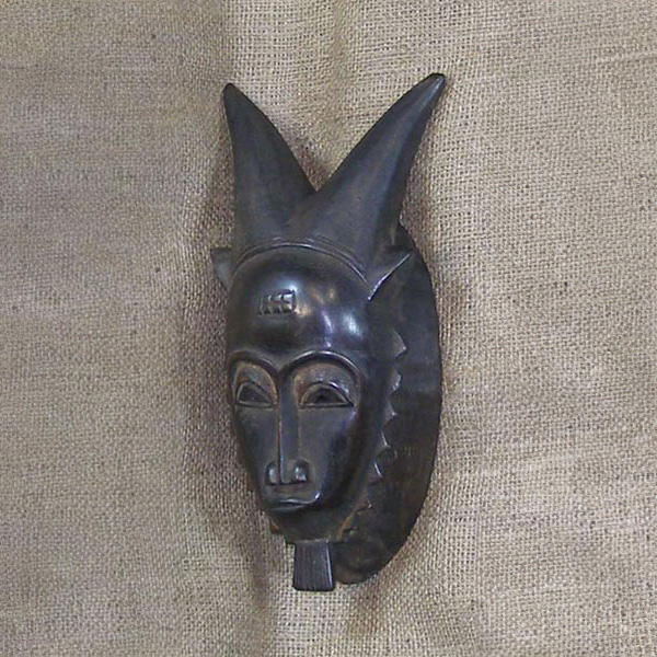 Baule Mask 31 Left Angle