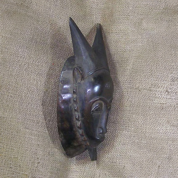 Baule Mask 31 Right Side