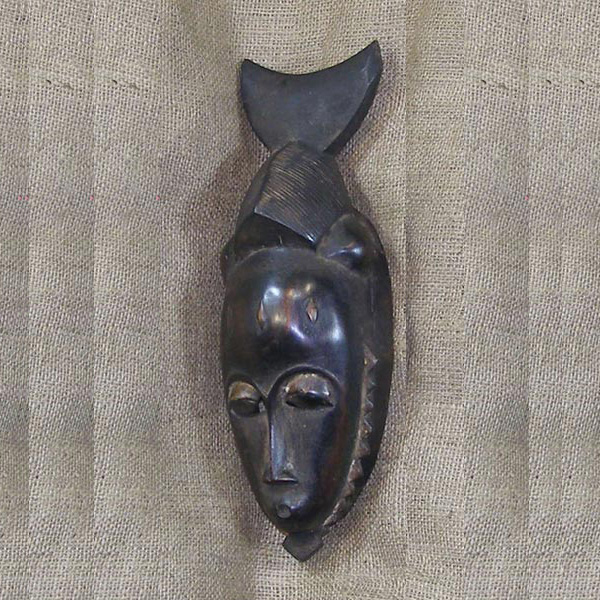 Baule Mask 32 Left Angle