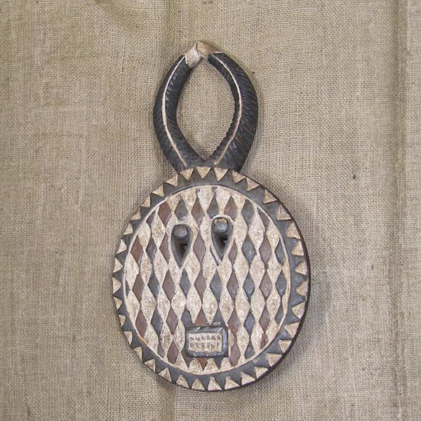 Baule Mask 33 Left Angle