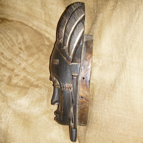 Baule Mask 9 Left Angle
