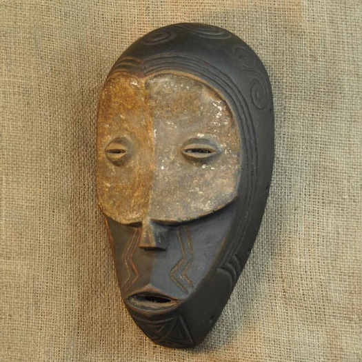 Bena Lulua Mask 3 Left Angle