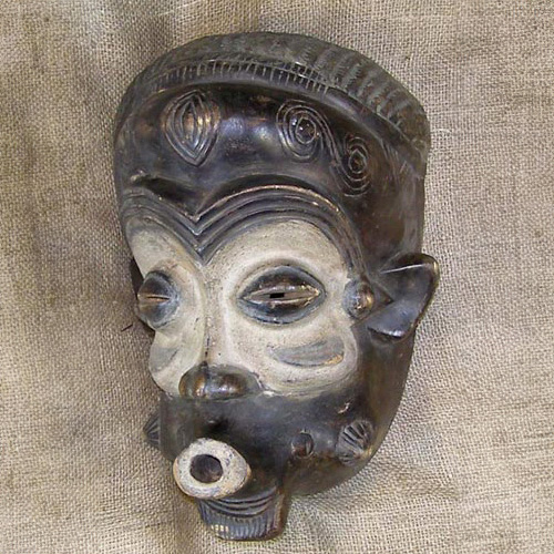 Bena Lulua Mask 1 Left Angle