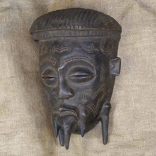 Bena Lulua Mask 2 Left Angle