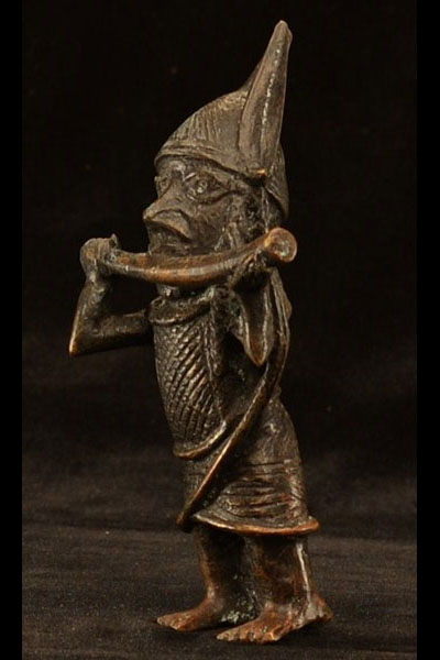 African Benin Bronze 18 Left Angle