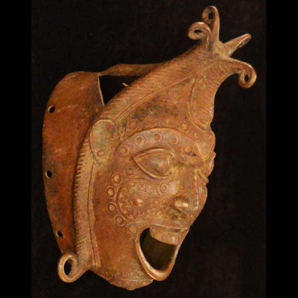 Benin Bronze 17 Right Angle - Click for more pictures of this African Bronze. African Benin Bronze 17