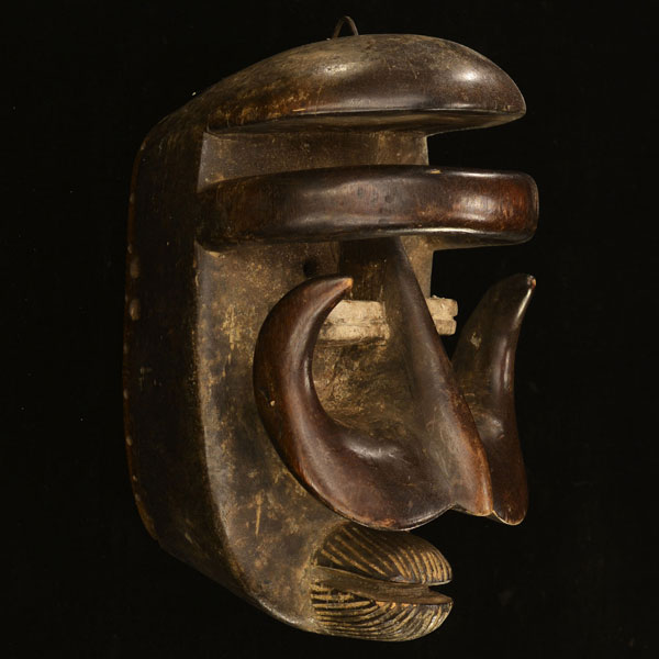 African Bete Mask 11 Right Angle