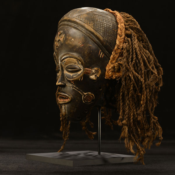 Chokwe mask 20 Left Angle