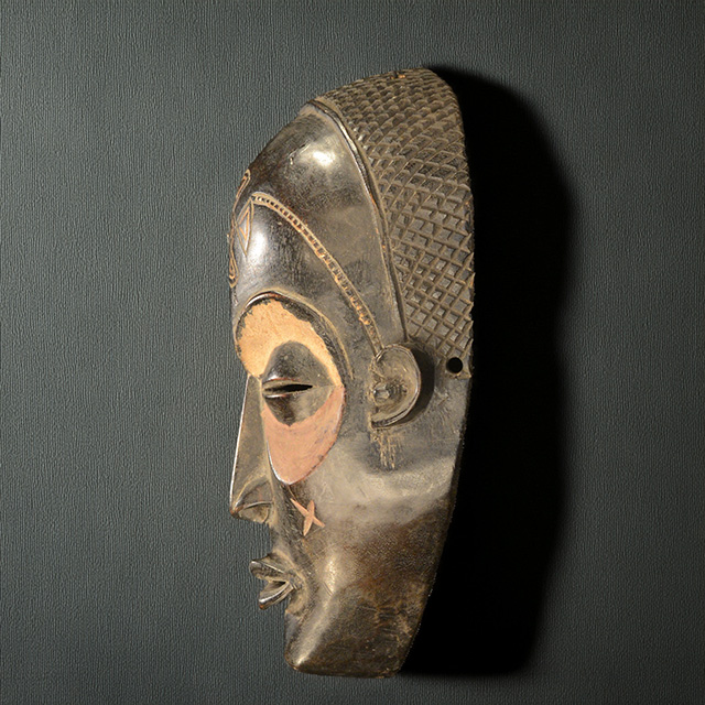 African Chokwe mask Right Side - Click for a more detailed view of this African mask. African Chokwe mask Right Side