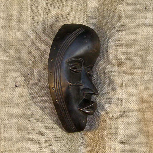 Dan Mask 31 Right Side