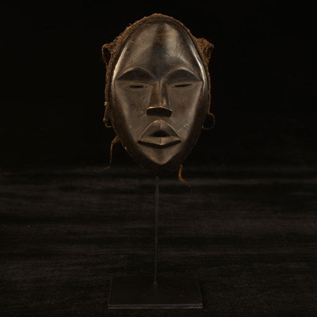 Dan Mask 69 on display stand