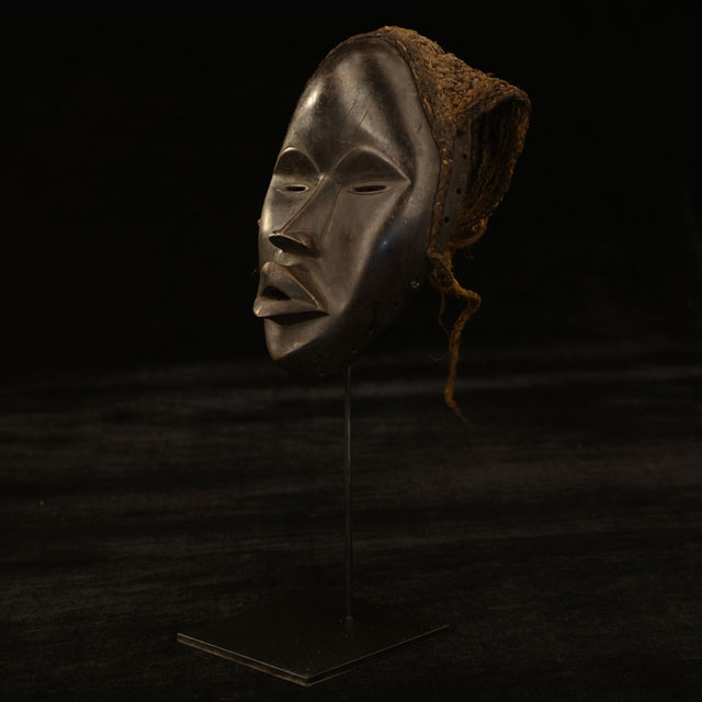 Dan Mask 69 on display stand Left Angle