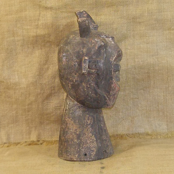 Eket Statuette 1 Right Side
