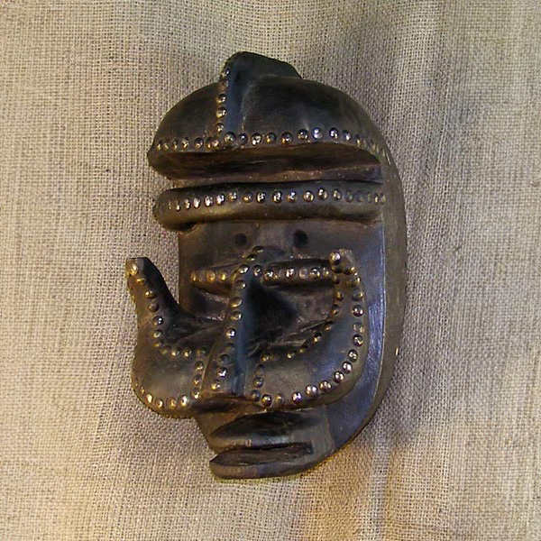 Grebo Mask 19 Left Angle