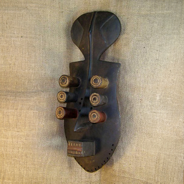 Grebo Mask 20 Left Angle
