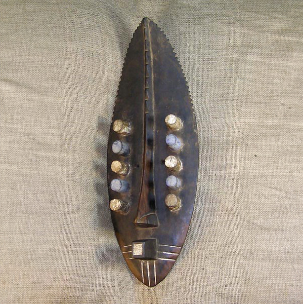 Grebo Mask 16 Left Angle