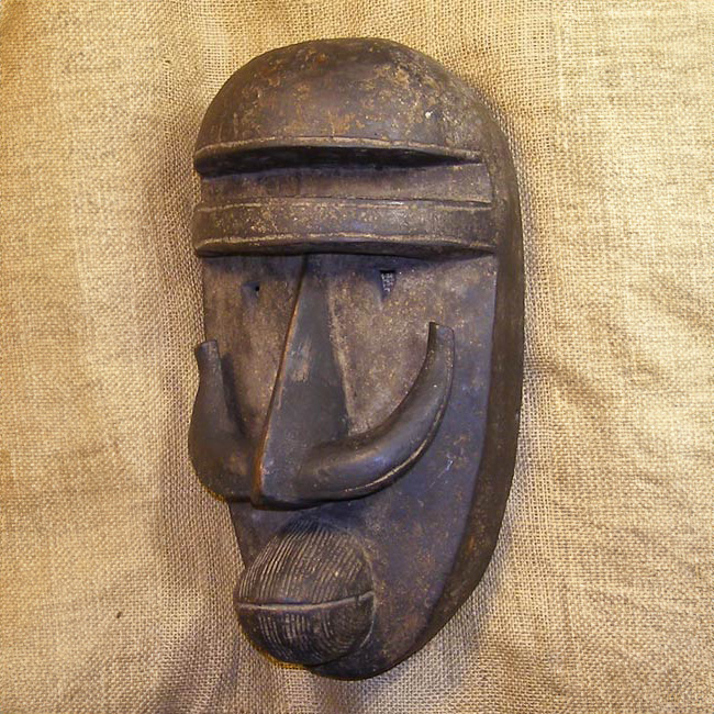 Grebo Mask 10 Left Angle