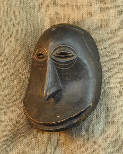 Hemba Mask 8 Left Angle