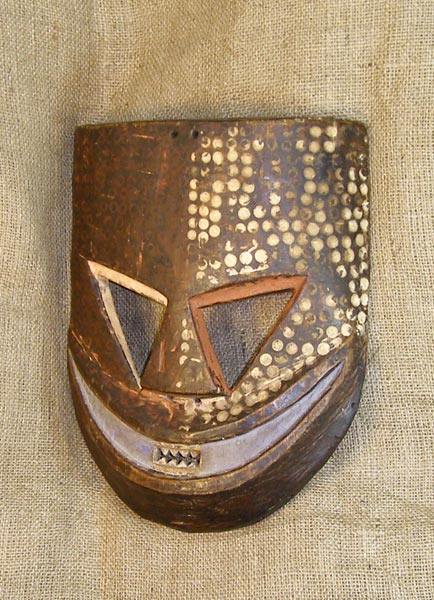 Kuba Mask 17 Left Angle