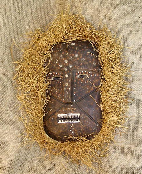 Kuba Mask 18 Left Angle