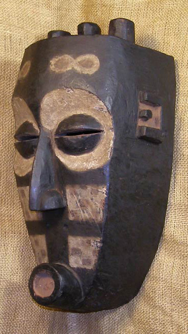Lele Mask 1 Left Angle