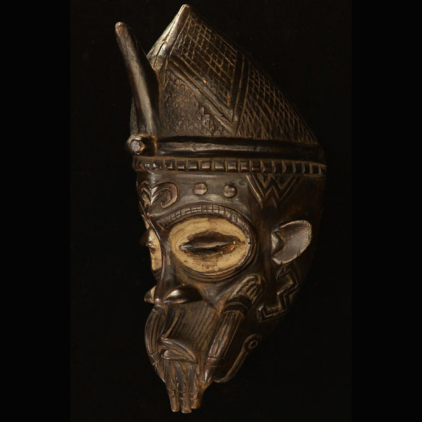 Lulua Mask 7 Left Angle
