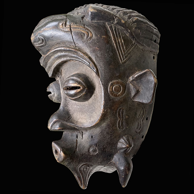 African Lulua Mask 10 Left Angle