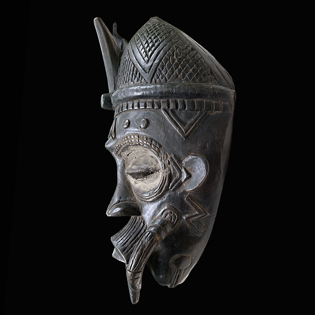 Lulua Mask 8 left side
