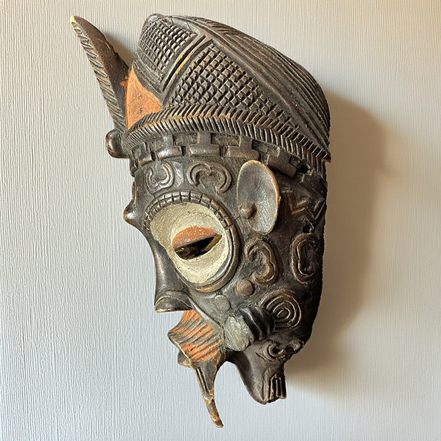 Lulua Mask 13 left side