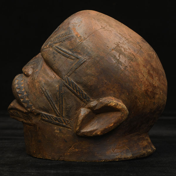 Makonde Lipiko Helmet-Mask 3 left side
