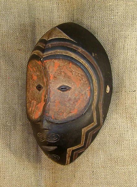 Mumuye Mask 2 Left Angle