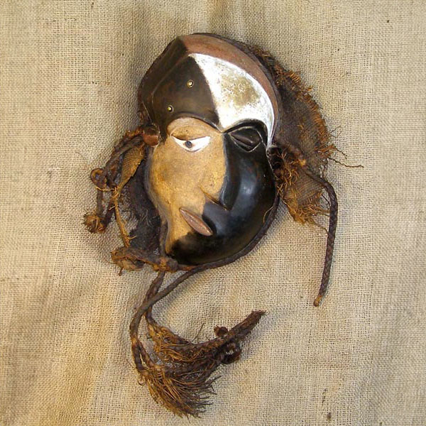 Pende Mask 11 front