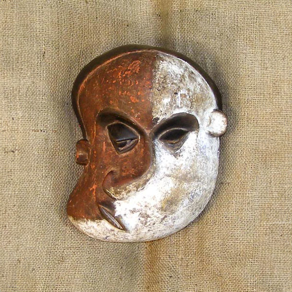 Pende Mask 12 front