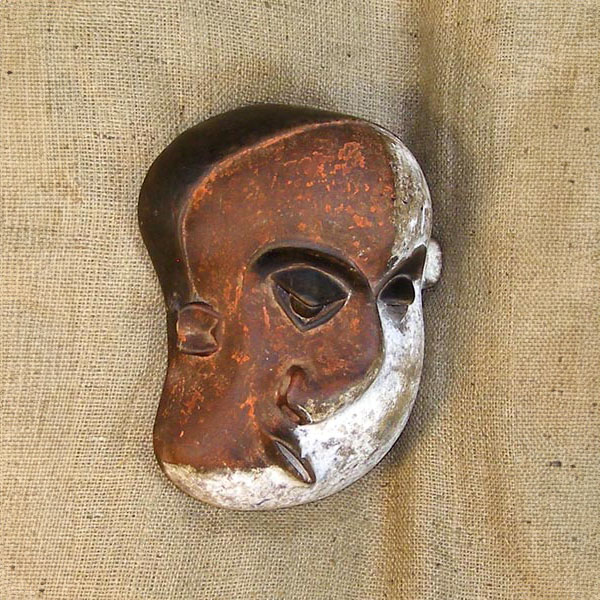 Pende Mask 12 