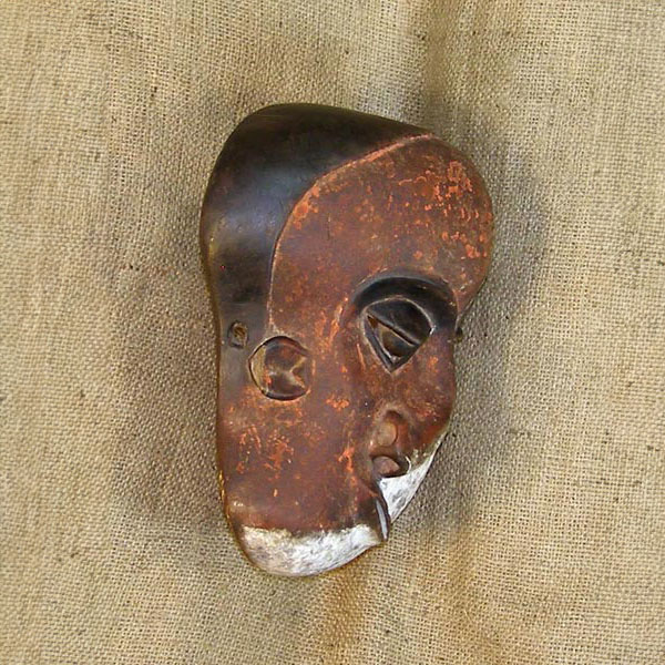 Pende Mask 12 Right Side