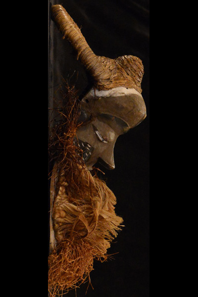 Pende Mask 17 Right Side