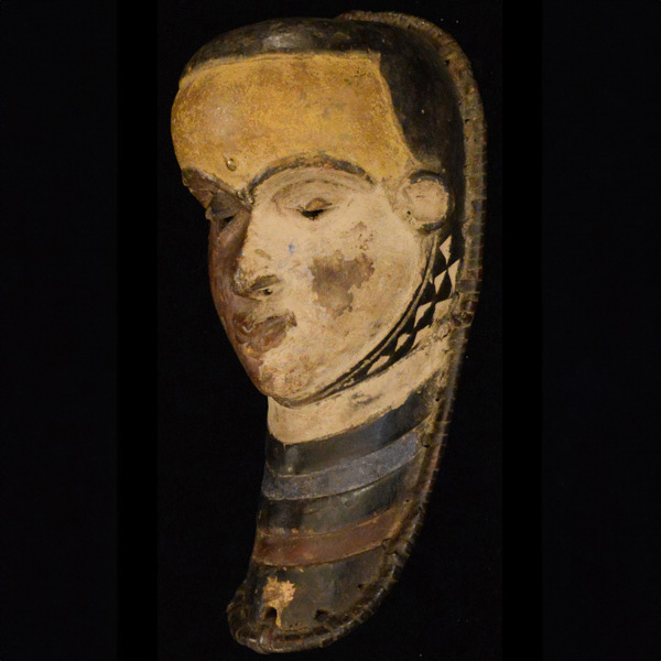 Pende Mask 18 Left Angle