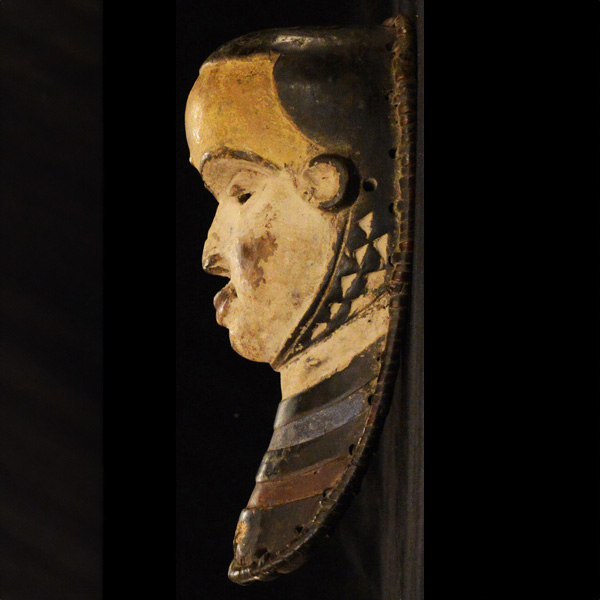 Pende Mask 18 left side