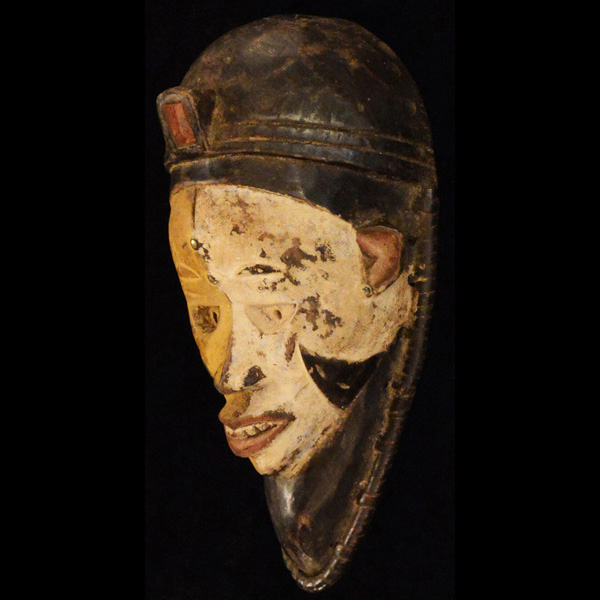 Pende Mask 19 Left Angle